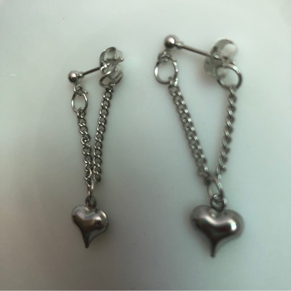 Super fun & cute heart dangle earrings - Picture 4 of 5